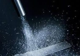 fase di lavorazione del trattamento di micropallinatura