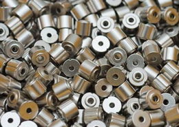 Componenti metallici con superfici trattate con nichelatura